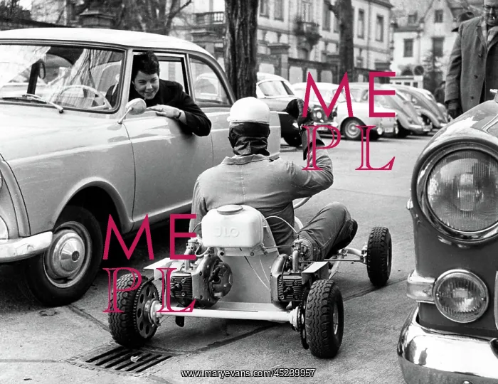 : MIDGET RACING CAR breezing in & out of traffic ? : MIDGET RACING CAR breezing in & out of traffic ?