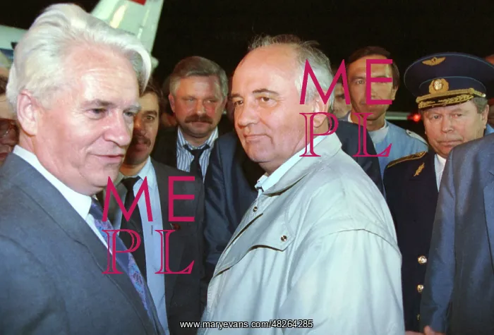 : Mikhail Gorbachev in the airport, 1991 : Mikhail Gorbachev in the airport, 1991