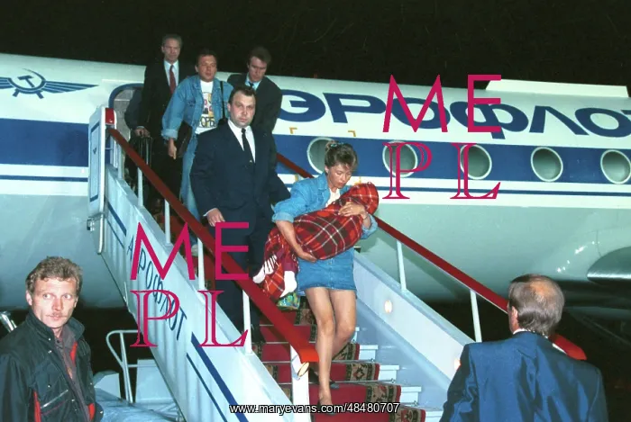 : Mikhail Gorbachev in airport, 1991 : Mikhail Gorbachev in airport, 1991
