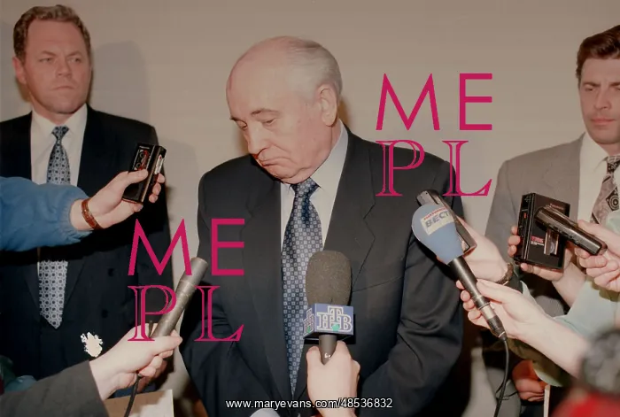 : Mikhail Gorbachev among journalists, 1996 : Mikhail Gorbachev among journalists, 1996