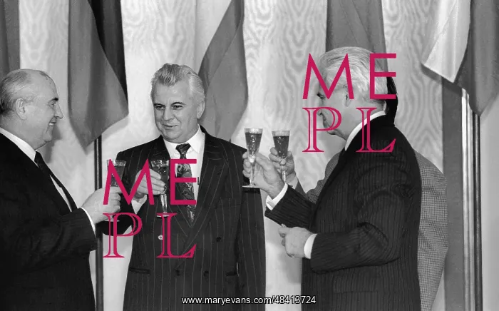 : Mikhail Gorbachev, Leonid Kravchuk and Ivan Silaev : Mikhail Gorbachev, Leonid Kravchuk and Ivan Silaev
