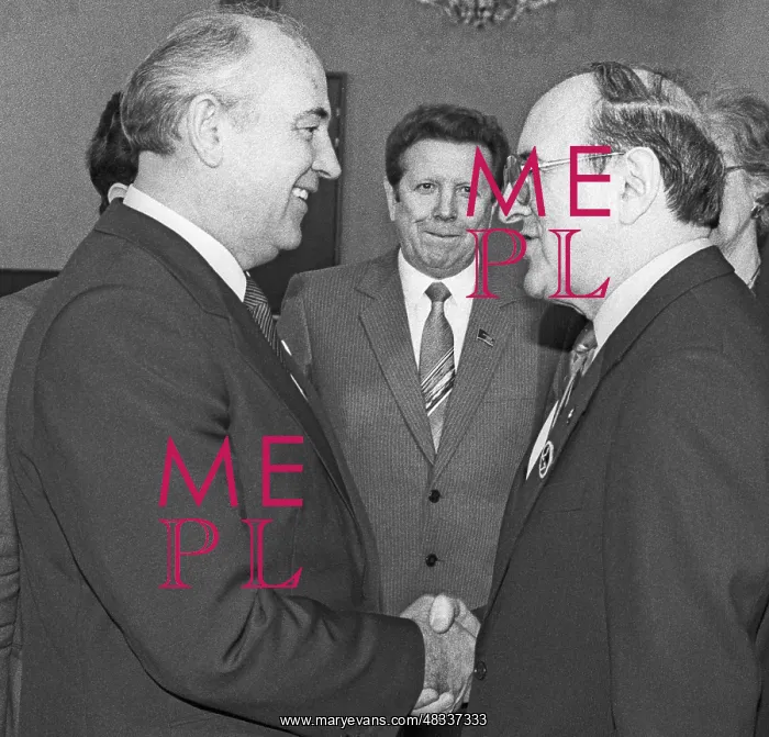 : Mikhail Gorbachev meeting Dr. Bernard Lown, 1987 : Mikhail Gorbachev meeting Dr. Bernard Lown, 1987