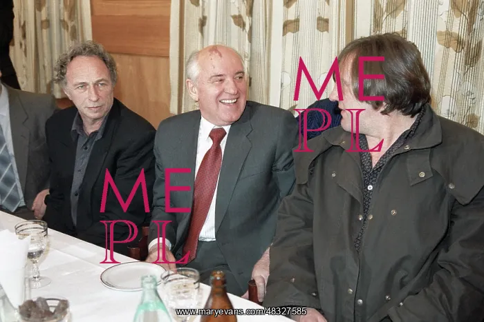 : Mikhail Gorbachev meets French actors, 1993 : Mikhail Gorbachev meets French actors, 1993