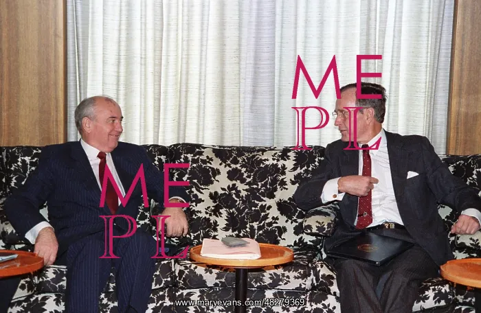 : Mikhail Gorbachev meets George Bush in Malta, 1989 : Mikhail Gorbachev meets George Bush in Malta, 1989