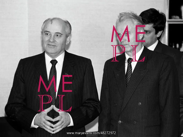 : Mikhail Gorbachev meets Hans Modrow, 1990 : Mikhail Gorbachev meets Hans Modrow, 1990