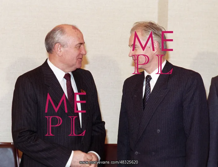 : Mikhail Gorbachev meets Hans Modrow, 1990 : Mikhail Gorbachev meets Hans Modrow, 1990