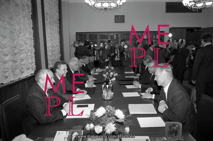 : Mikhail Gorbachev meets Hans Modrow, 1990 : Mikhail Gorbachev meets Hans Modrow, 1990