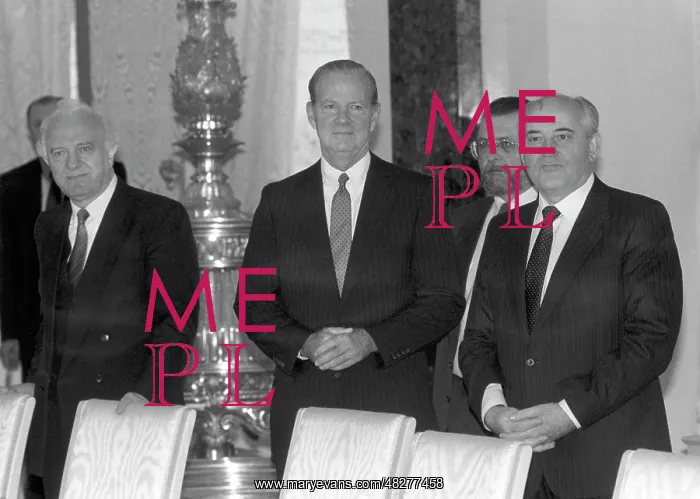 : Mikhail Gorbachev meets James Baker, 1990 : Mikhail Gorbachev meets James Baker, 1990