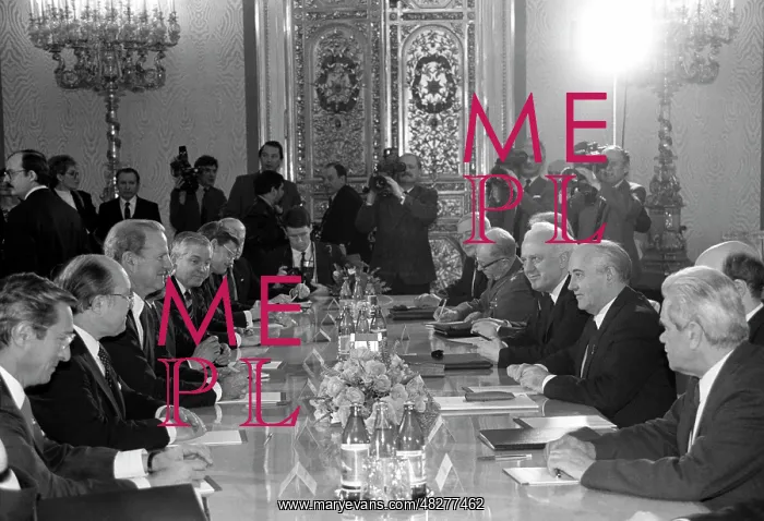 : Mikhail Gorbachev meets James Baker, 1990 : Mikhail Gorbachev meets James Baker, 1990