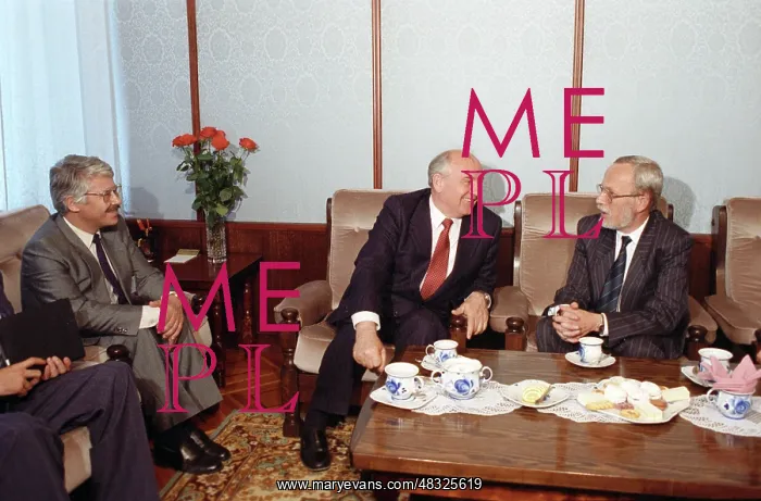 : Mikhail Gorbachev meets Lothar de Maiziere, 1990 : Mikhail Gorbachev meets Lothar de Maiziere, 1990
