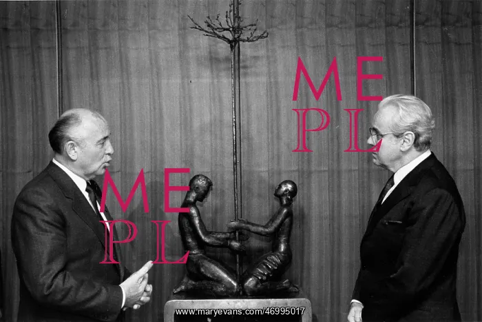  : Mikhail Gorbachev and Perez de Cuellar, UN, New York