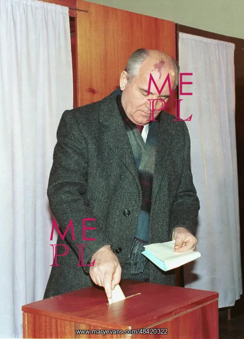 : Mikhail Gorbachev to poll, 1990 : Mikhail Gorbachev to poll, 1990