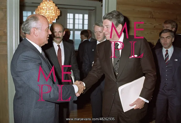 : Mikhail Gorbachev and Ronald Reagan, 1986 : Mikhail Gorbachev and Ronald Reagan, 1986