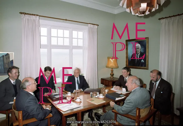 : Mikhail Gorbachev and Ronald Reagan, 1986 : Mikhail Gorbachev and Ronald Reagan, 1986