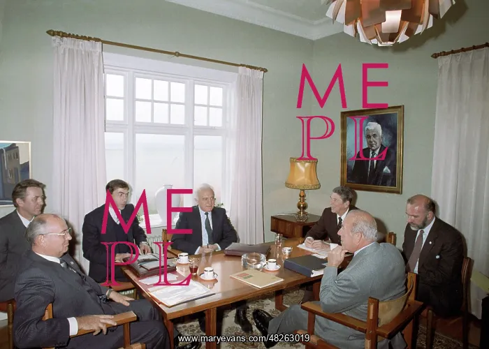 : Mikhail Gorbachev and Ronald Reagan, 1986 : Mikhail Gorbachev and Ronald Reagan, 1986