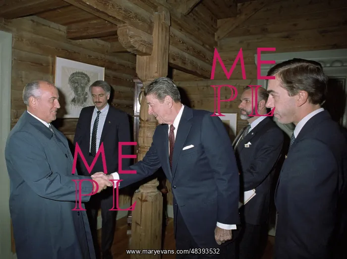 : Mikhail Gorbachev and Ronald Reagan, 1986 : Mikhail Gorbachev and Ronald Reagan, 1986