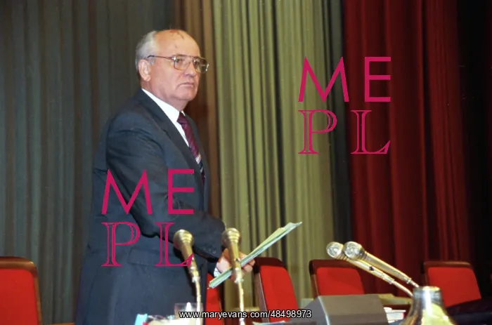 : Mikhail Gorbachev before session, 1991 : Mikhail Gorbachev before session, 1991