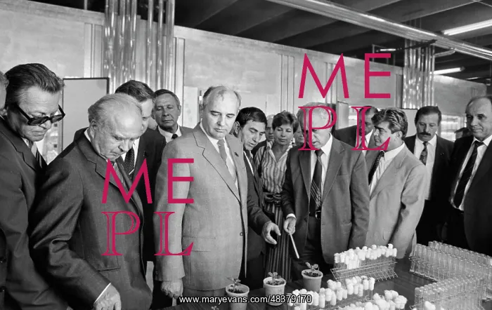 : Mikhail Gorbachev visits Bulgaria : Mikhail Gorbachev visits Bulgaria