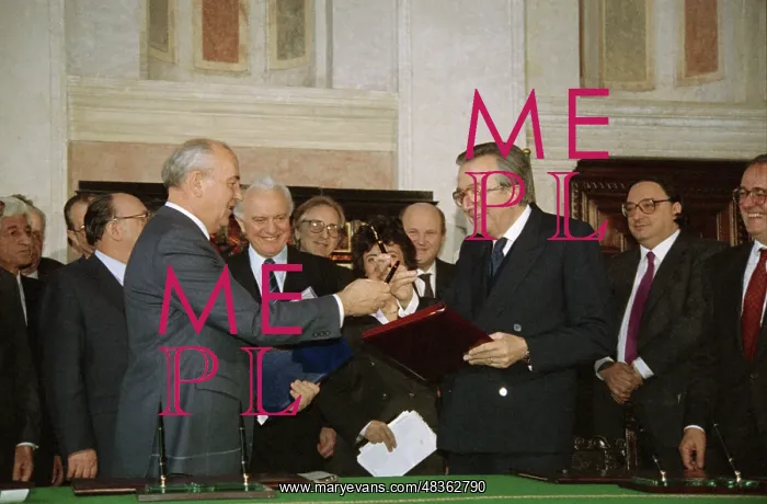 : Mikhail Gorbachev visits Italy : Mikhail Gorbachev visits Italy