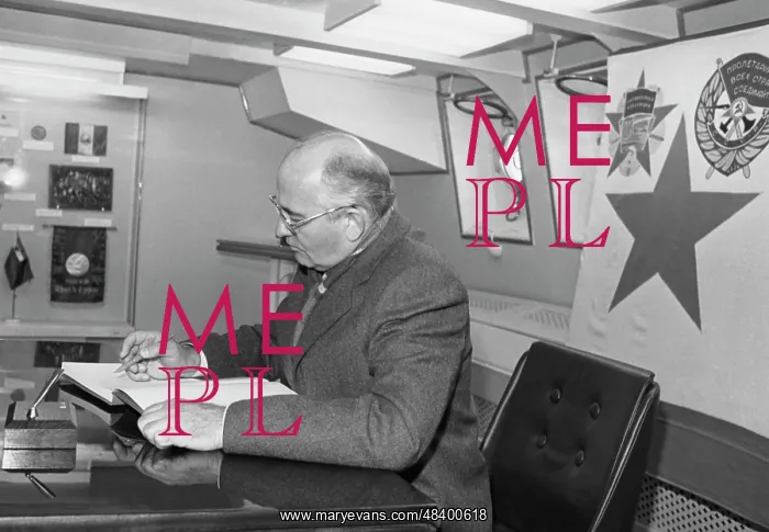 : Mikhail Gorbachev visits Leningrad : Mikhail Gorbachev visits Leningrad