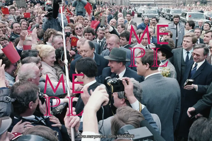 : Mikhail Gorbachev's visit to Czechoslovakia : Mikhail Gorbachev's visit to Czechoslovakia