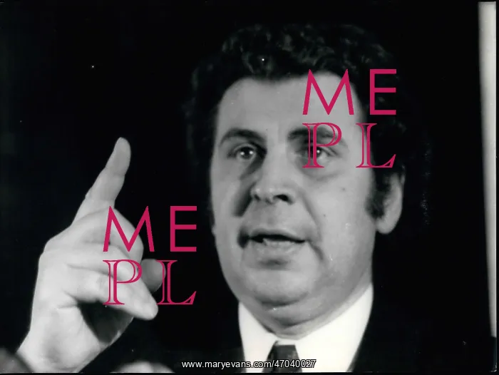 : Mikis Theodorakis, Greek composer, speaking in Paris : Mikis Theodorakis, Greek composer, speaking in Paris