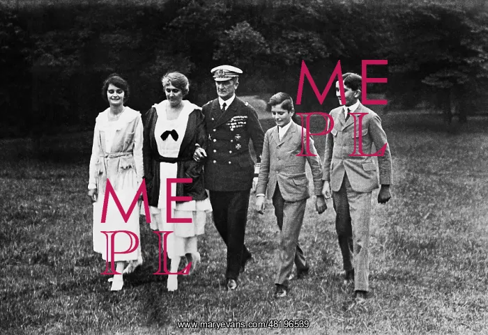 : Miklos Horthy with his family : Miklos Horthy with his family