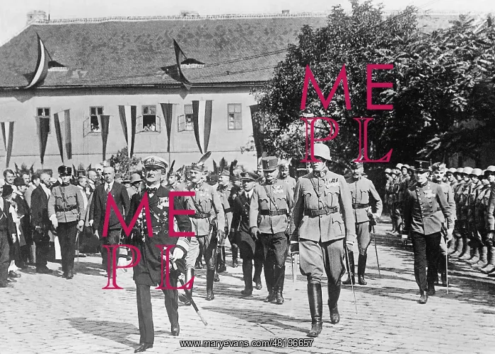 : Miklos Horthy paces off an honor guard : Miklos Horthy paces off an honor guard