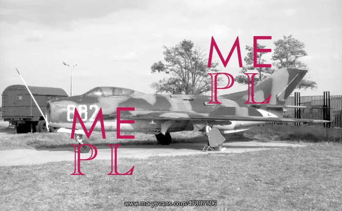 : Mikoyan Guryevich MiG-19S 882 : Mikoyan Guryevich MiG-19S 882