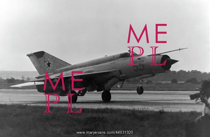 : Mikoyan MiG-21 Fishbed : Mikoyan MiG-21 Fishbed