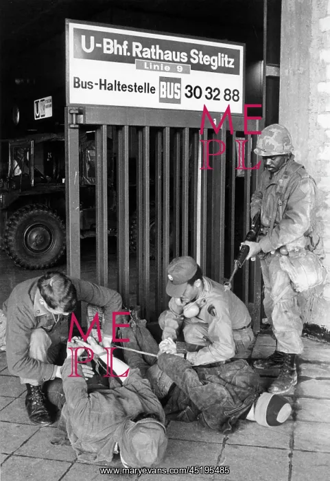 : US military maneuver in Berlin subway : US military maneuver in Berlin subway