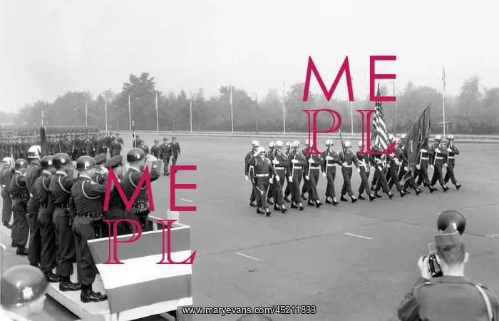: Military parade of the 6th US infantry regiment in Berlin : Military parade of the 6th US infantry regiment in Berlin