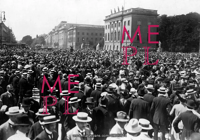 : Military parade in Berlin, 1914 : Military parade in Berlin, 1914