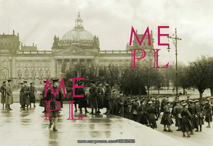 : The military protects the Reichstag during : The military protects the Reichstag during