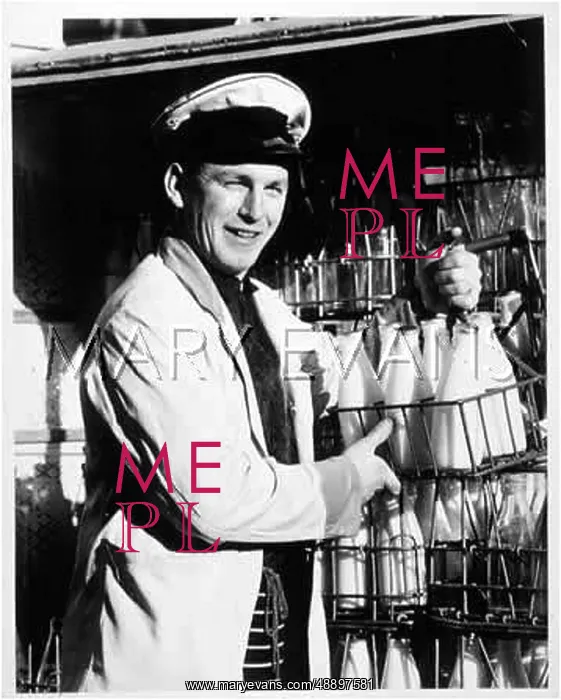 : MILKMAN MAKING DELIVERY : MILKMAN MAKING DELIVERY