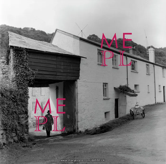 : Milkman on his rounds, Devon : Milkman on his rounds, Devon