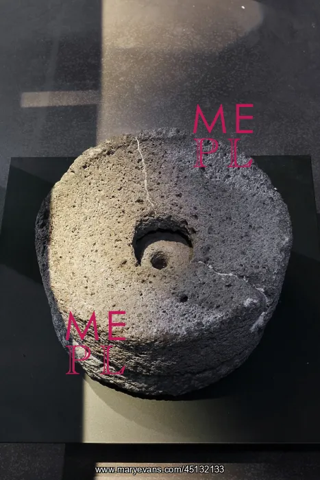 : Millstone, Musee Archeologique de la Bataille : Millstone, Musee Archeologique de la Bataille