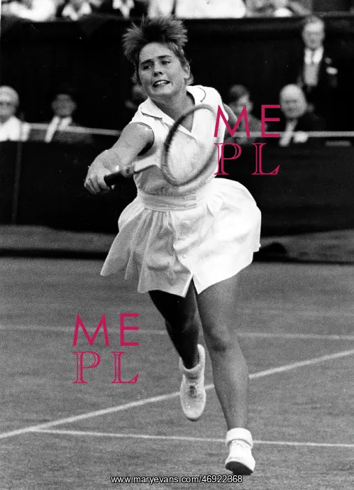 : Mimi Arnold in tennis match at Wimbledon : Mimi Arnold in tennis match at Wimbledon