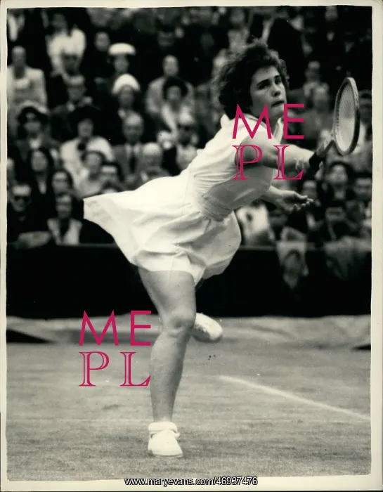 : Mimi Arnold in tennis match at Wimbledon : Mimi Arnold in tennis match at Wimbledon