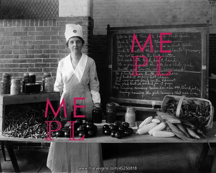 : Mina Van Winkle in uniform of Food Administration : Mina Van Winkle in uniform of Food Administration