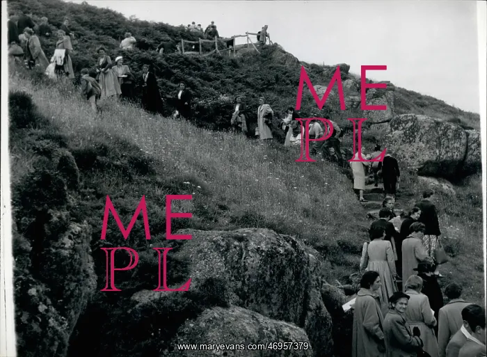 : Minack Theatre, Cornwall, audience climb the steps : Minack Theatre, Cornwall, audience climb the steps