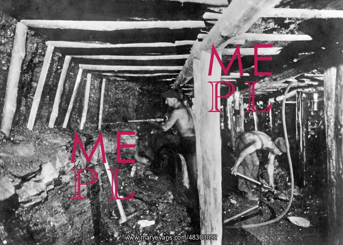 : Miners during coal mining, 1930s : Miners during coal mining, 1930s