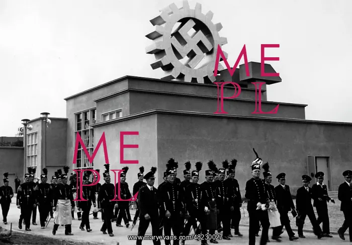 : Miners before a DAF exhibition in Berlin, 1934 : Miners before a DAF exhibition in Berlin, 1934