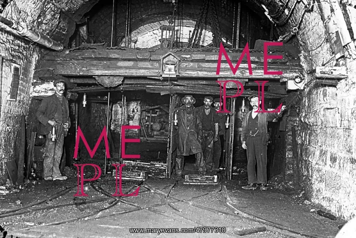 : Miners at the pit bottom, Tirpentwys Colliery, South Wales : Miners at the pit bottom, Tirpentwys Colliery, South Wales