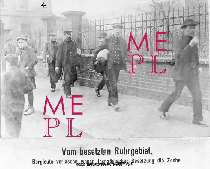 : Miners from the Ruhr area leave the colliery : Miners from the Ruhr area leave the colliery