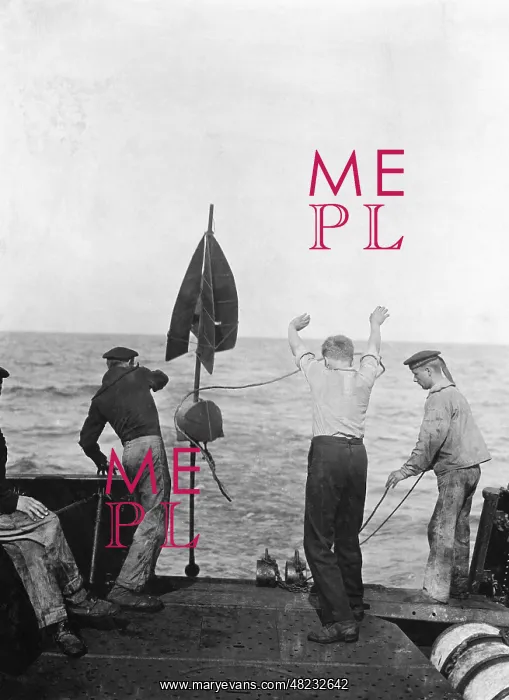: A minesweeper of the Reichsmarine in action, 1920 : A minesweeper of the Reichsmarine in action, 1920