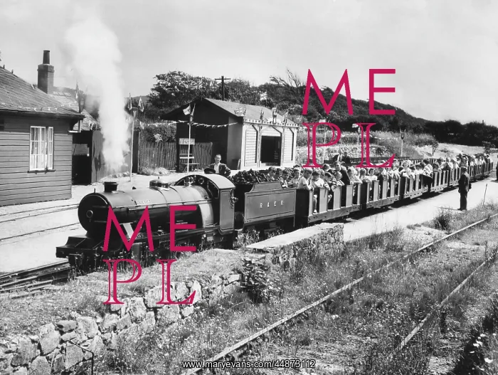 : MINI RAILWAY RIDE 1940S : MINI RAILWAY RIDE 1940S