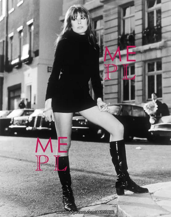 : MINI SKIRT & BOOTS : MINI SKIRT & BOOTS