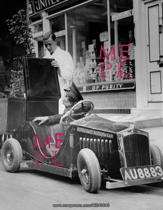 : Miniature delivery car : Miniature delivery car