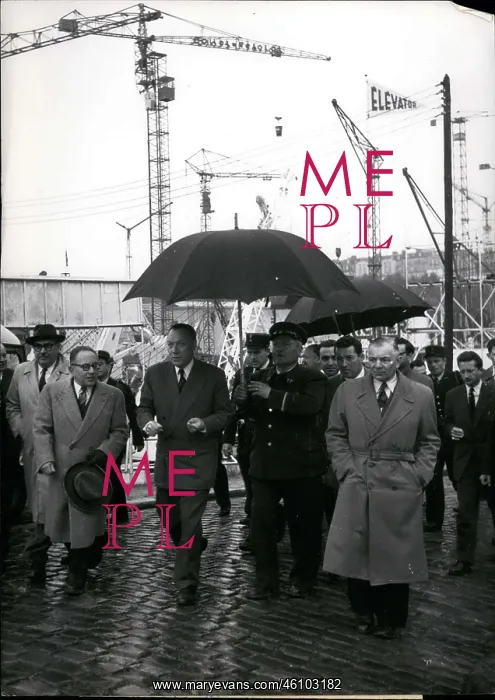 : Minister Louvel of Industry and Commerce, at a fairground : Minister Louvel of Industry and Commerce, at a fairground